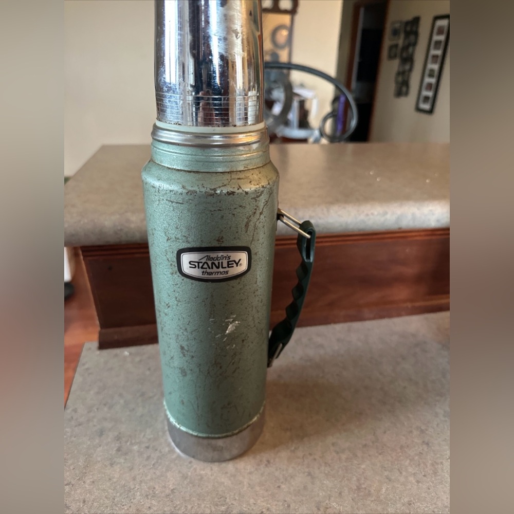 VINTAGE Aladdin Stanley 1quart Thermos A-944DH metal, Green Vacuum Bottle